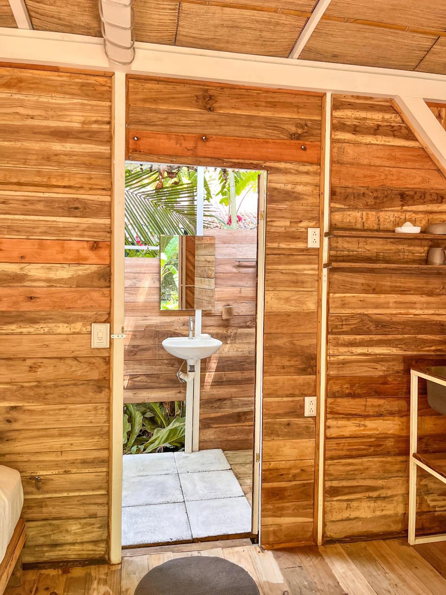 Nomadic Surf Camp Hostel Uvita Luaran gambar