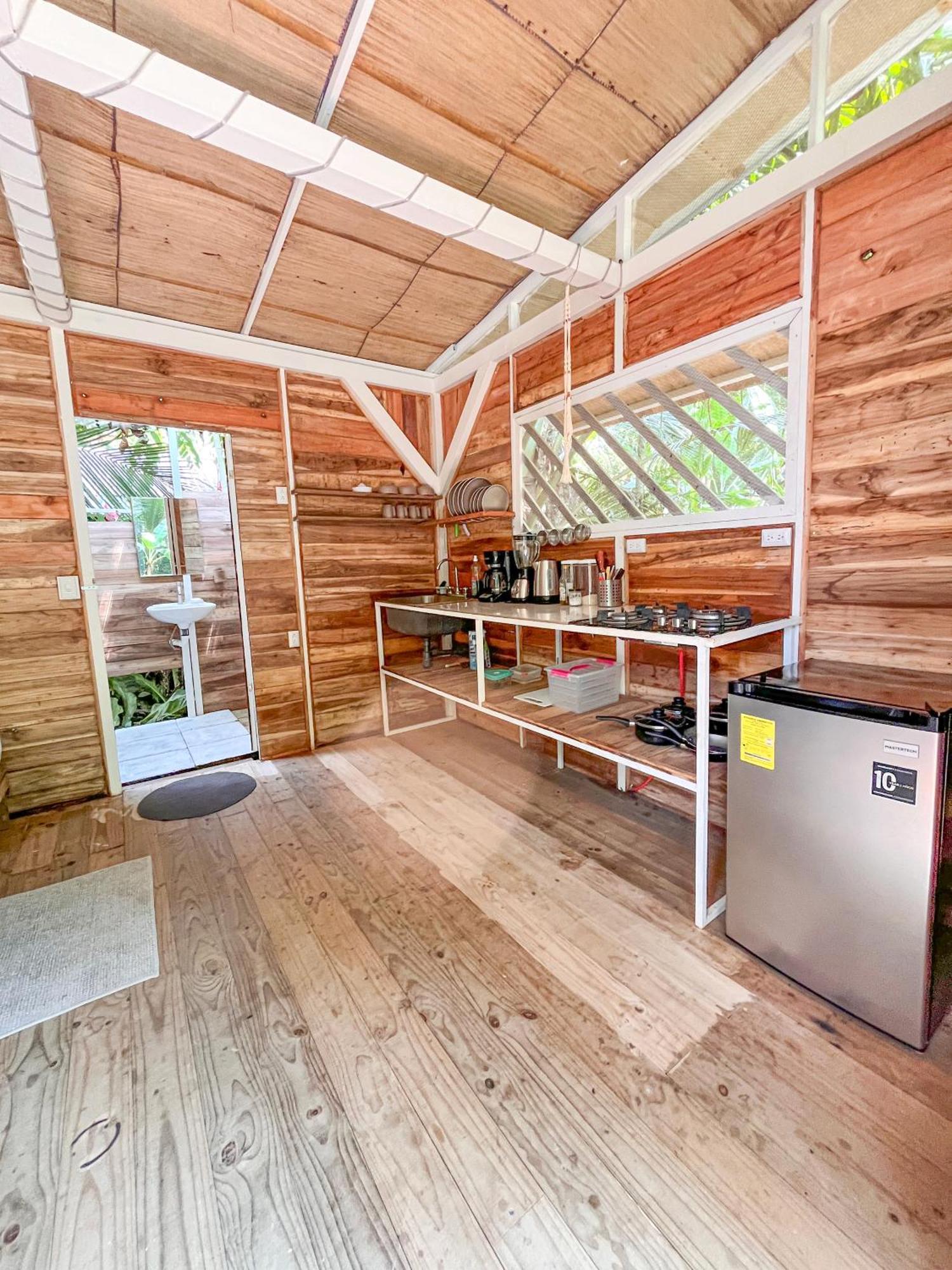 Nomadic Surf Camp Hostel Uvita Luaran gambar