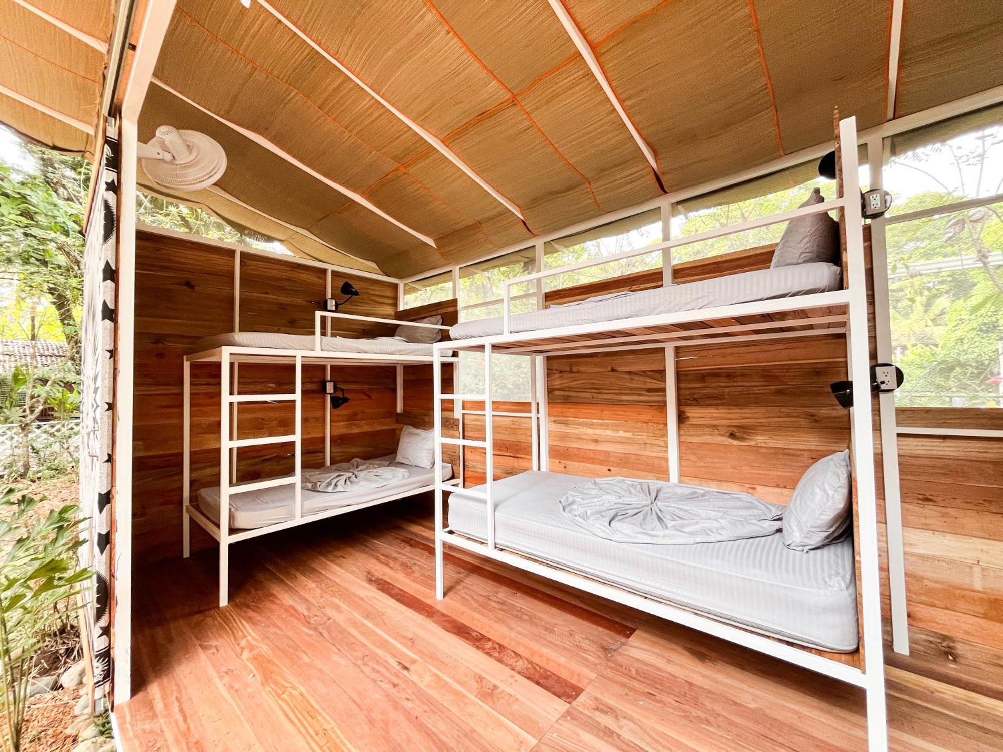 Nomadic Surf Camp Hostel Uvita Luaran gambar